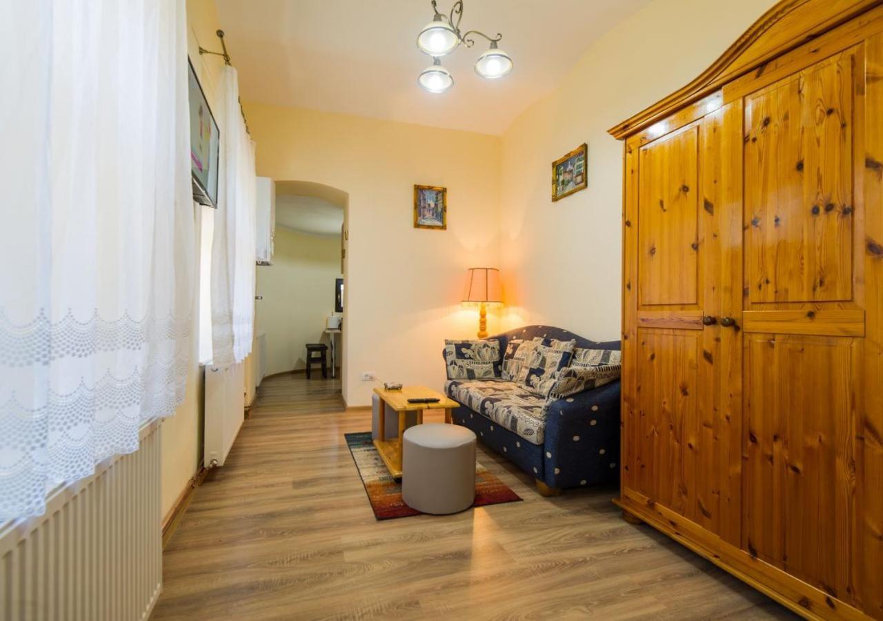 Apartment Carol Private Yard With Barbeque And Parking Sinaia Bagian luar foto