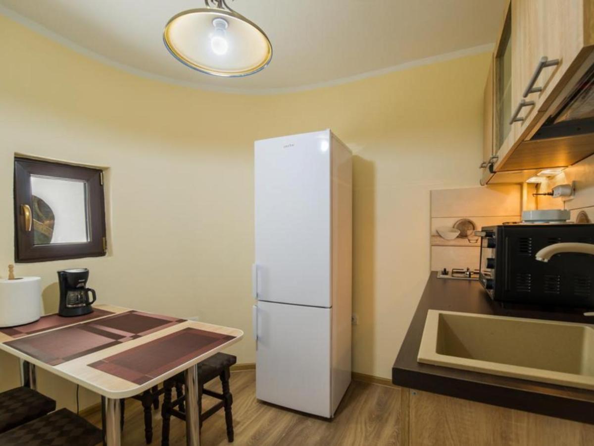 Apartment Carol Private Yard With Barbeque And Parking Sinaia Bagian luar foto
