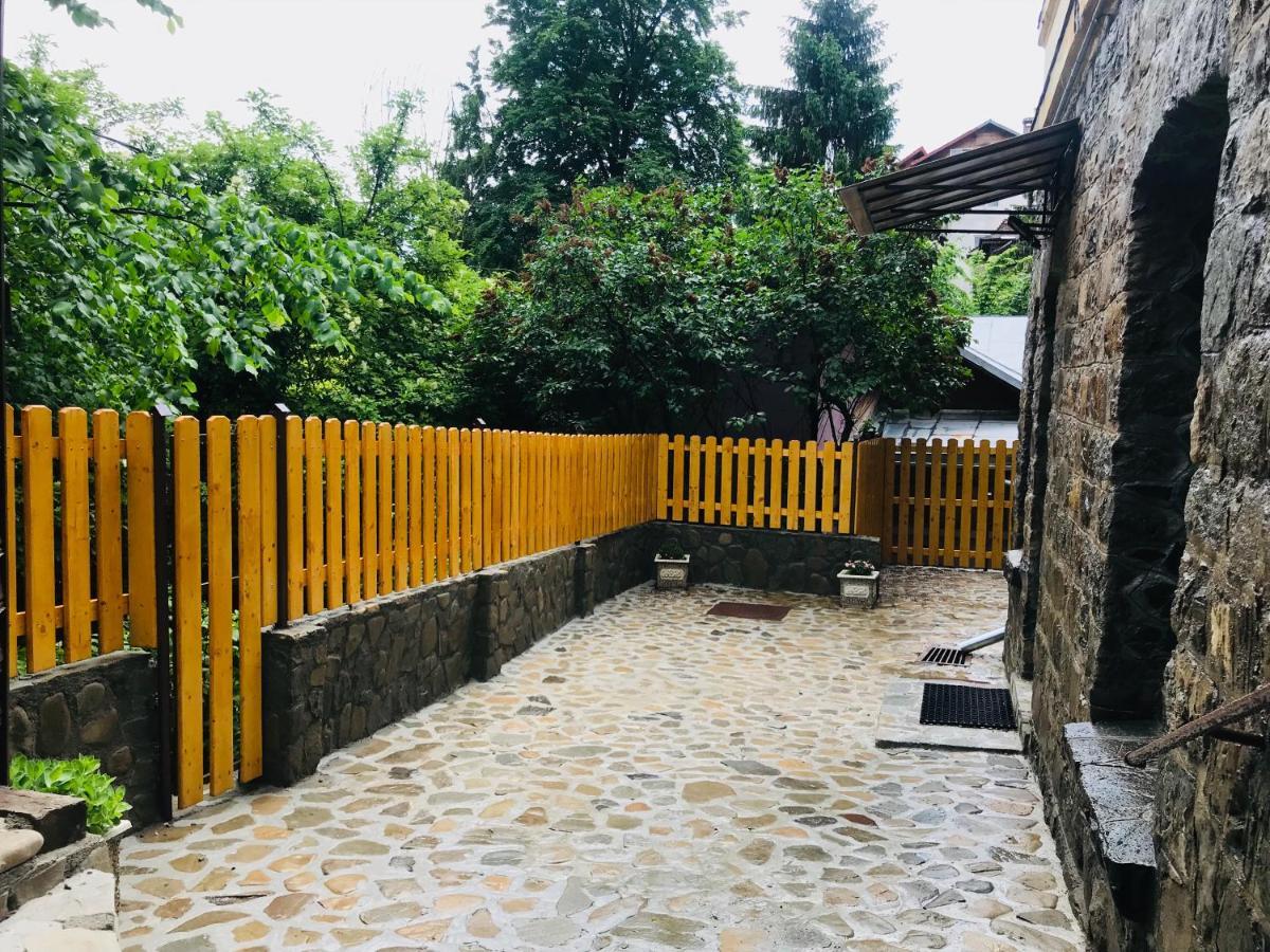 Apartment Carol Private Yard With Barbeque And Parking Sinaia Bagian luar foto